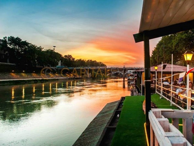 Barcone sul Tevere - foto 5