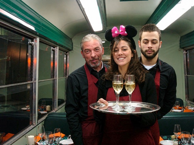Festa sul tram Roma: un party memorabile in movimento